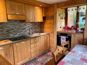 Dapur atau dapur kecil di Chalet Tannenduft