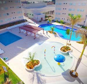 an overhead view of a large swimming pool with palm trees at Encontro das Águas Thermas Resort in Caldas Novas