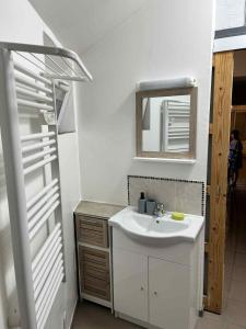 Imagine din galeria proprietății Studio meublé centre ville în Aulnoye-Aymeries