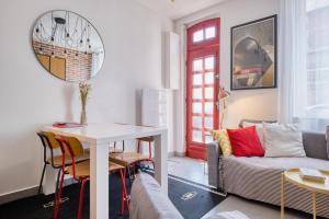 a living room with a table and a couch at Maison typique Trouville, idéale famille in Trouville-sur-Mer +10 photos