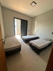 Postel nebo postele na pokoji v ubytování Belíssima Casa de Piscina