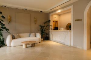 Uma área de estar em Adiya Signature Hotel - Adults only
