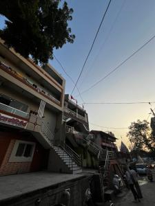 El edificio en el que está el hotel