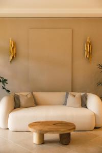 Uma área de estar em Adiya Signature Hotel - Adults only