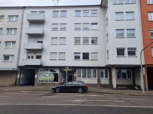 a black car parked in front of a building at Monteurwohnung mit Balkon und 4-Zimmern in Pforzheim
