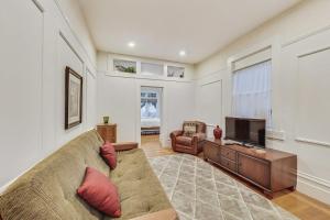 Χώρος καθιστικού στο 1br Condo Heart Of Pac Heights Wd Walk Score 97