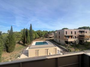 Bazén v ubytování Magnifique T2 avec piscine partagée à Agde nebo v jeho okolí