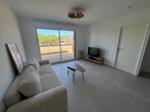 Posezení v ubytování Magnifique T2 avec piscine partagée à Agde + 9 fotografií