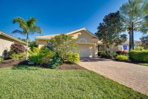 Calming Estero Home with Community Pool and More!外面的花园