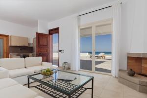 Foto de la galería de Belvedere Beachfront Villa en Afántou