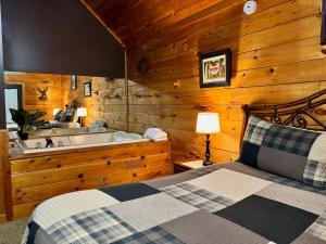 A bed or beds in a room at Pet friendly, king bedrooms, smart TVs, pool table, theater room, and hot tub!