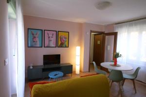a living room with a yellow couch and a table at Maison dans la rue in Gassino Torinese