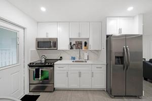 Kuchyň nebo kuchyňský kout v ubytování Peaceful Retreat By Pmi