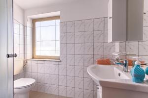 Koupelna v ubytování Apartments Ljiljana + 39 fotografií