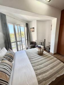 Katil atau katil-katil dalam bilik di Modern Apt in Paphos Port - pool & 50 m to the sea
