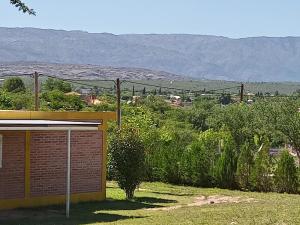 a building with a view of a mountain at La bendicion in Villa Cura Brochero