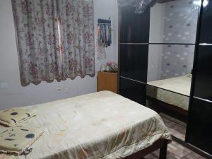 a room with a bed and a dresser and a bedroom at Casa Festa do Peão Barretos in Barretos
