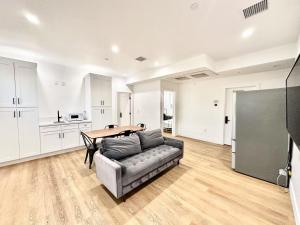 Η κουζίνα ή μικρή κουζίνα στο Private Bed &Bath! Coliving