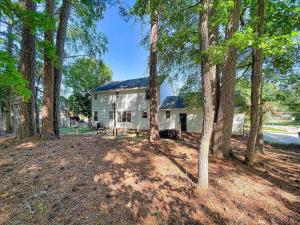 Taman di luar Cozy 3-BR Home-Peaceful Vibes-Centrally Located