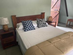 a bed with pillows on it in a bedroom at Las Casitas Italiana in Sabalito +20 photos