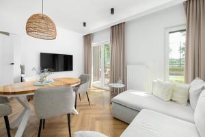 TV a/nebo společenská místnost v ubytování Comfortable apartment with a terrace