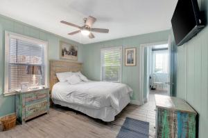 a bedroom with a bed and a ceiling fan at Treasure home in St-Pete Beach in St. Pete Beach