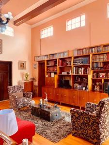 Khu vực ghế ngồi tại Casa Luna