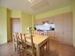 a kitchen with a wooden table and chairs at Komfortables Ferienhaus in Zierow mit Sauna in Zierow