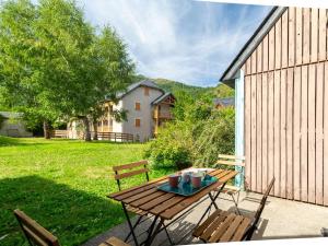 O grădină în afara Appartement 6 pers à Loudenvielle, proche téléphérique - FR-1-695-82 +4 fotografii