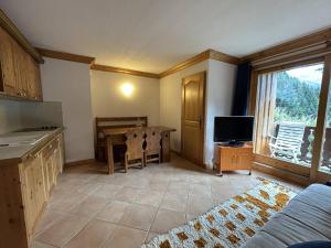 Et tv og/eller underholdning på Appartement confortable 4/6 pers. à Méribel, proche pistes - FR-1-355-275