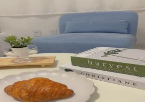 a table with a plate of bread and two books at 정담 신도림역 투룸 무료주차 in Seoul