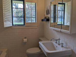 Ένα μπάνιο στο Art Lover's Retreat - Stunning 2br +35 φωτογραφίες