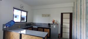 DauisにあるVilla HELENEのキッチン(カウンタートップ、冷蔵庫付)