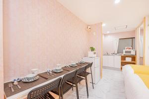 Η κουζίνα ή μικρή κουζίνα στο Ueno home2 10-minute walk from Ueno Station, 4-minute walk from Inaricho Station, 10-minute walk to Asakusa, 1F