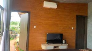 a flat screen tv sitting on a table in a room at An Nhien Serenity in B'su M'rac