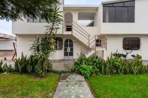 Κήπος έξω από το Huaral House