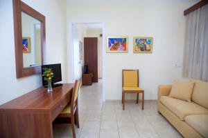TV a/nebo společenská místnost v ubytování Summertime Inn