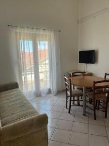 Televisyen dan/atau pusat hiburan di Apartments Dada