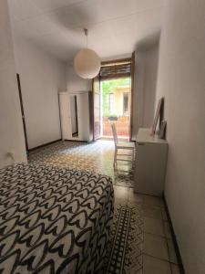 Ένα ή περισσότερα κρεβάτια σε δωμάτιο στο Habitación grande con balcón y mucha luz +6 φωτογραφίες