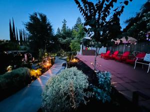 Φωτογραφία από το άλμπουμ του Garden View 3-bedroom house in charming El Dorado Hills with Wifi σε El Dorado Hills