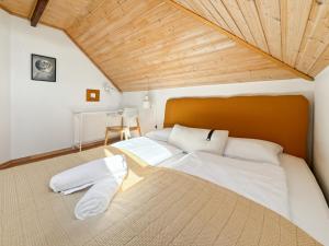 En eller flere senge i et værelse på Scenic Escape - Stavanger Loft BnB 33