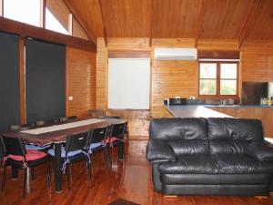 Galería fotográfica de Mountain Bay Log Home en Goughs Bay