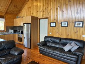 Galería fotográfica de Mountain Bay Log Home en Goughs Bay