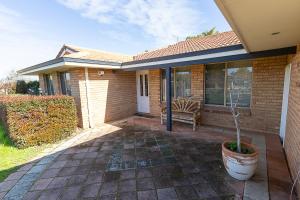 Φωτογραφία από το άλμπουμ του Family-Friendly 4BR Home Near Hillarys, Beaches & Trails Fast WiFi, Backyard στο Περθ +31 φωτογραφίες