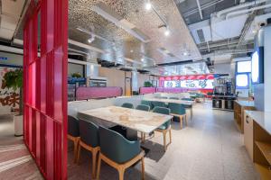 Gallery image of Lumijia Rainbow Hotel in Shanghai