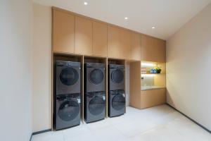 Gallery image of Lumijia Rainbow Hotel in Shanghai