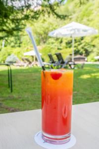 a drink sitting on top of a table at Abba Xalet Suites Hotel in Sispony