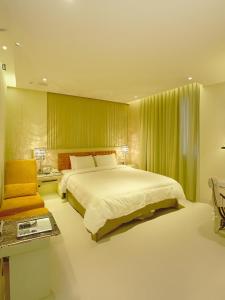 Una cama o camas en una habitación de Hsiangkelira Hotel