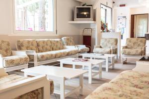 A seating area at Hotel Villa Ombrosa