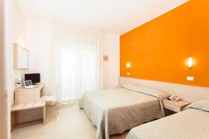 A bed or beds in a room at Hotel Villa Ombrosa